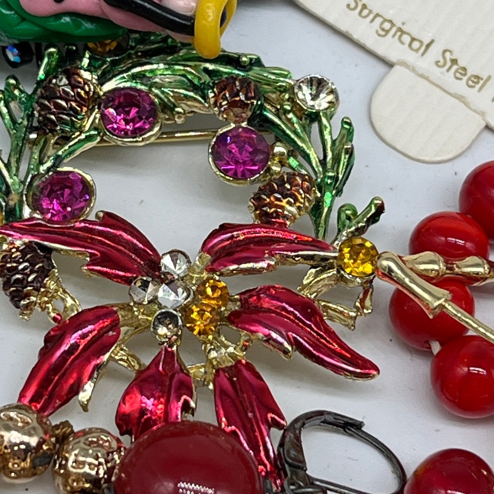 Christmas Crafter Lot of vintage to modern broken, faded missing stones jewelry - Picture 9 of 13